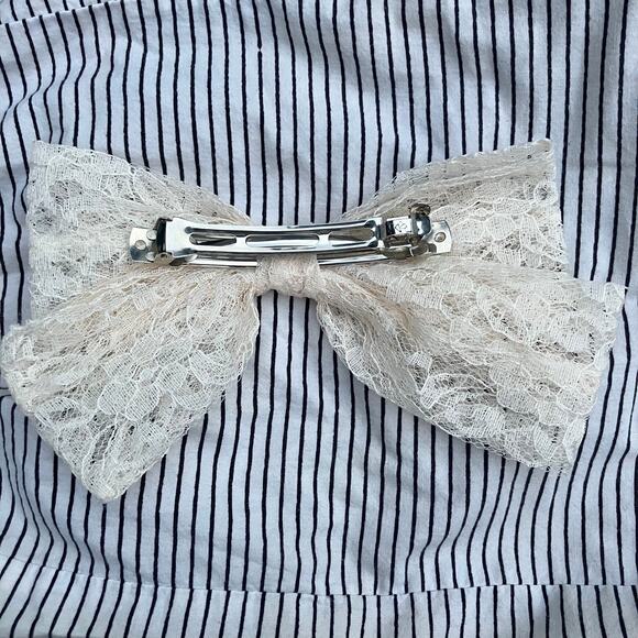 Cream lace bow, cottagecore coquette lolita girly hair clip barrette ribbon - Picture 4 of 6